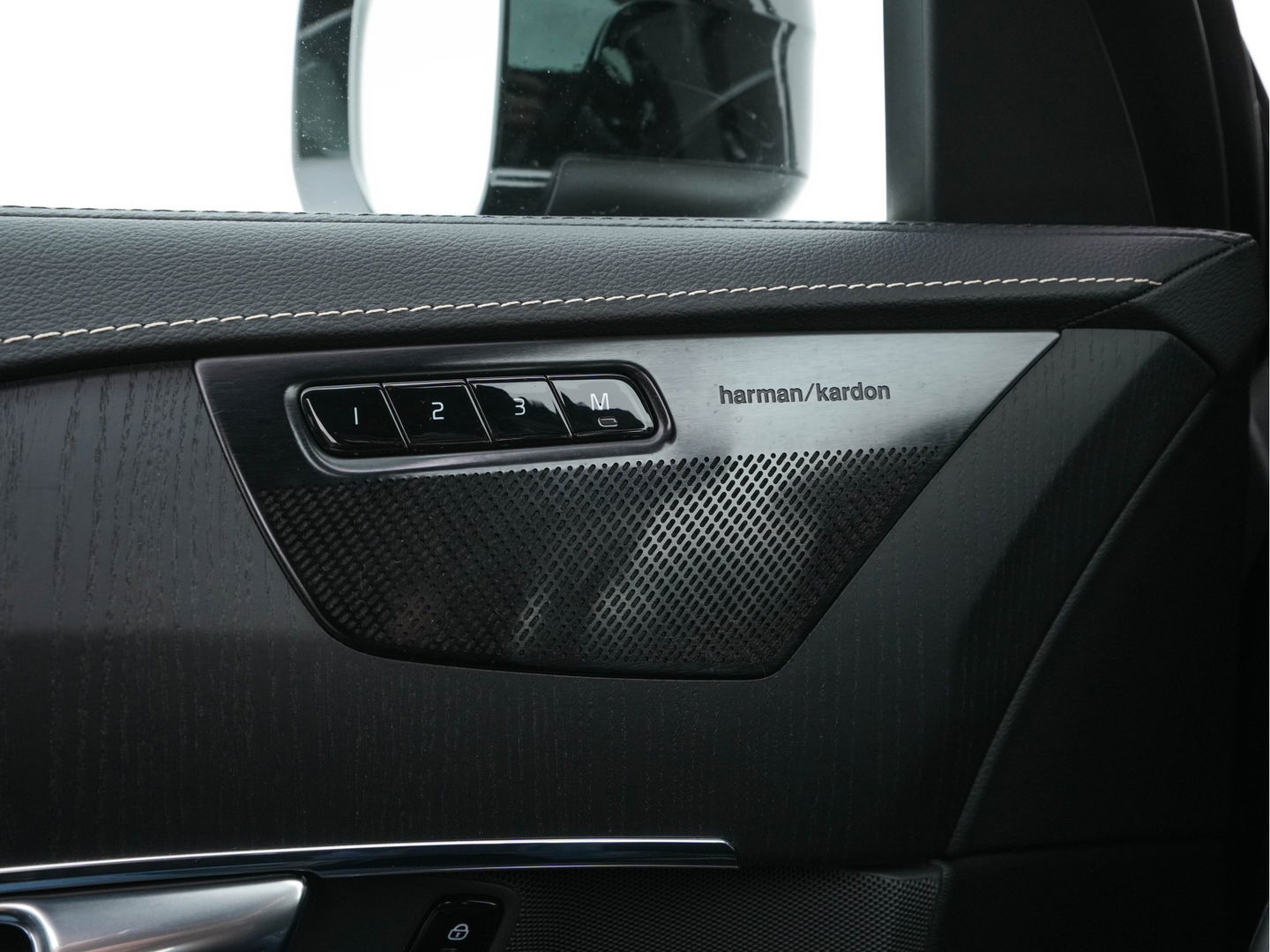 Volvo XC90 2.0 T8 Twin Engine AWD Inscription Intro Edition (INCL.BTW) Aut. *PANO | HEAD-UP | LUXURY-LEATHER | FULL-LED | MEMORY-PACK | DIGI-COCKPIT | HARMAN/KARDON | CAMERA | HEATED/COOLED-COMFORTSEATS | LANE-ASSIST | CARPLAY | ECC | PDC | CRUISE | 2