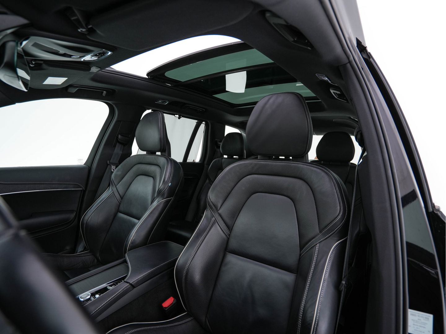 Volvo XC90 2.0 T8 Twin Engine AWD Inscription Intro Edition (INCL.BTW) Aut. *PANO | HEAD-UP | LUXURY-LEATHER | FULL-LED | MEMORY-PACK | DIGI-COCKPIT | HARMAN/KARDON | CAMERA | HEATED/COOLED-COMFORTSEATS | LANE-ASSIST | CARPLAY | ECC | PDC | CRUISE | 2