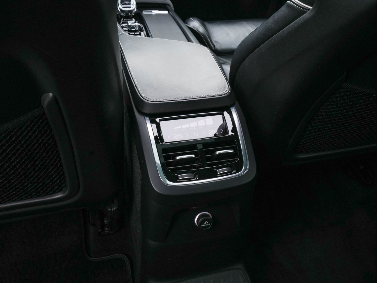 Volvo XC90 2.0 T8 Twin Engine AWD Inscription Intro Edition (INCL.BTW) Aut. *PANO | HEAD-UP | LUXURY-LEATHER | FULL-LED | MEMORY-PACK | DIGI-COCKPIT | HARMAN/KARDON | CAMERA | HEATED/COOLED-COMFORTSEATS | LANE-ASSIST | CARPLAY | ECC | PDC | CRUISE | 2