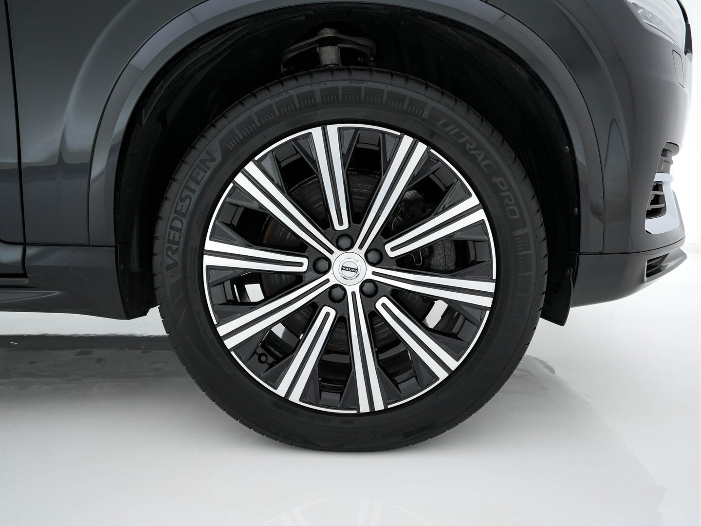 Volvo XC90 2.0 T8 Twin Engine AWD Inscription Intro Edition (INCL.BTW) Aut. *PANO | HEAD-UP | LUXURY-LEATHER | FULL-LED | MEMORY-PACK | DIGI-COCKPIT | HARMAN/KARDON | CAMERA | HEATED/COOLED-COMFORTSEATS | LANE-ASSIST | CARPLAY | ECC | PDC | CRUISE | 2