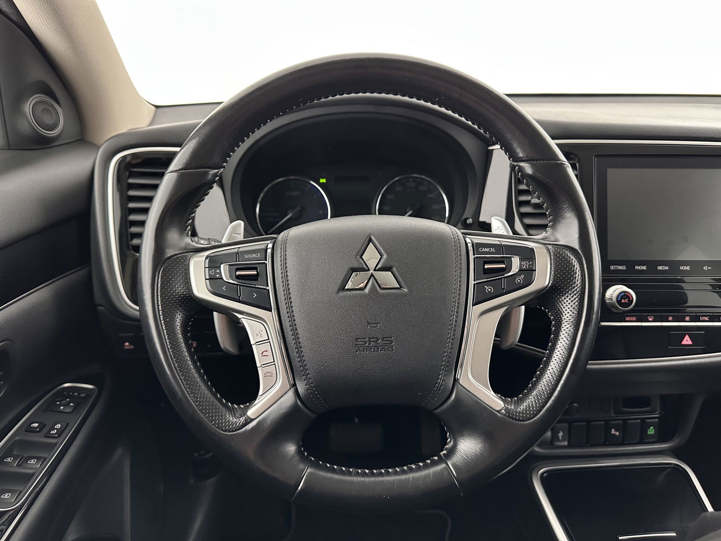 Mitsubishi Outlander 2.4 PHEV Intense (INCL.BTW) *LEATHER-MICROFIBRE | LED-LIGHTS | KEYLESS | CAMERA | HEATED-COMFORTSEATS | ECC | SHIFT-PADDLES | PDC | CRUISE | PRIVACY-GLASS | DAB | TOWBAR | 18''ALU *