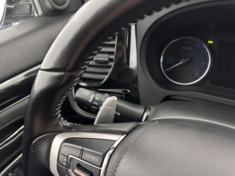 Mitsubishi Outlander 2.4 PHEV Intense (INCL.BTW) *LEATHER-MICROFIBRE | LED-LIGHTS | KEYLESS | CAMERA | HEATED-COMFORTSEATS | ECC | SHIFT-PADDLES | PDC | CRUISE | PRIVACY-GLASS | DAB | TOWBAR | 18''ALU *