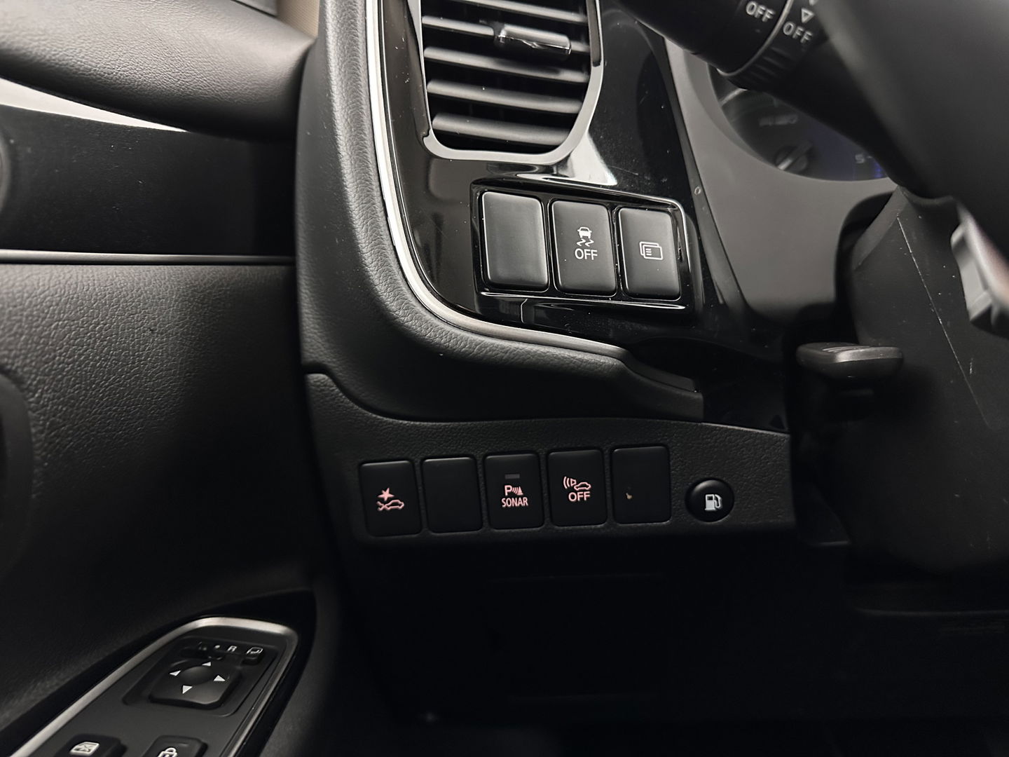 Mitsubishi Outlander 2.4 PHEV Intense (INCL.BTW) *LEATHER-MICROFIBRE | LED-LIGHTS | KEYLESS | CAMERA | HEATED-COMFORTSEATS | ECC | SHIFT-PADDLES | PDC | CRUISE | PRIVACY-GLASS | DAB | TOWBAR | 18''ALU *