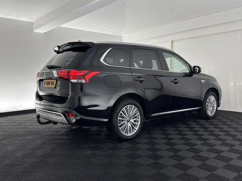 Mitsubishi Outlander 2.4 PHEV Intense (INCL.BTW) *LEATHER-MICROFIBRE | LED-LIGHTS | KEYLESS | CAMERA | HEATED-COMFORTSEATS | ECC | SHIFT-PADDLES | PDC | CRUISE | PRIVACY-GLASS | DAB | TOWBAR | 18''ALU *