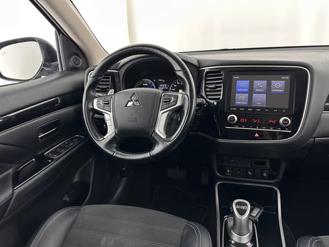 Mitsubishi Outlander 2.4 PHEV Intense (INCL.BTW) *LEATHER-MICROFIBRE | LED-LIGHTS | KEYLESS | CAMERA | HEATED-COMFORTSEATS | ECC | SHIFT-PADDLES | PDC | CRUISE | PRIVACY-GLASS | DAB | TOWBAR | 18''ALU *