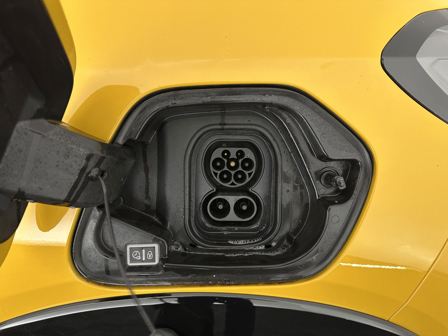 Peugeot e-208 EV GT 350 50 kWh [ 3-Fase ] {SOH-88%} (INCL-BTW) *LEATHER-ALCANTARA | FULL-LED | DIGI-COCKPIT | BLINDSPOT | CAMERA | AMBIENT-LIGHT | NAVI-FULLMAP | LANE-ASSIST | KEYLESS | DAB | PRIVACY-GLASS | HEATED-SPORTSEATS | CARBON-INLAY |