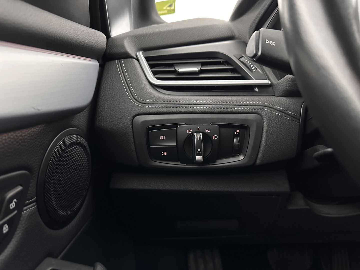 BMW 2 Serie Active Tourer 216d Corporate Lease High Executive Aut. *HEAD-UP | LEATHER | FULL-LED | HEATED-COMFORTSEATS | NAVI-FULLMAP | ECC | PDC | CRUISE | 18''ALU*