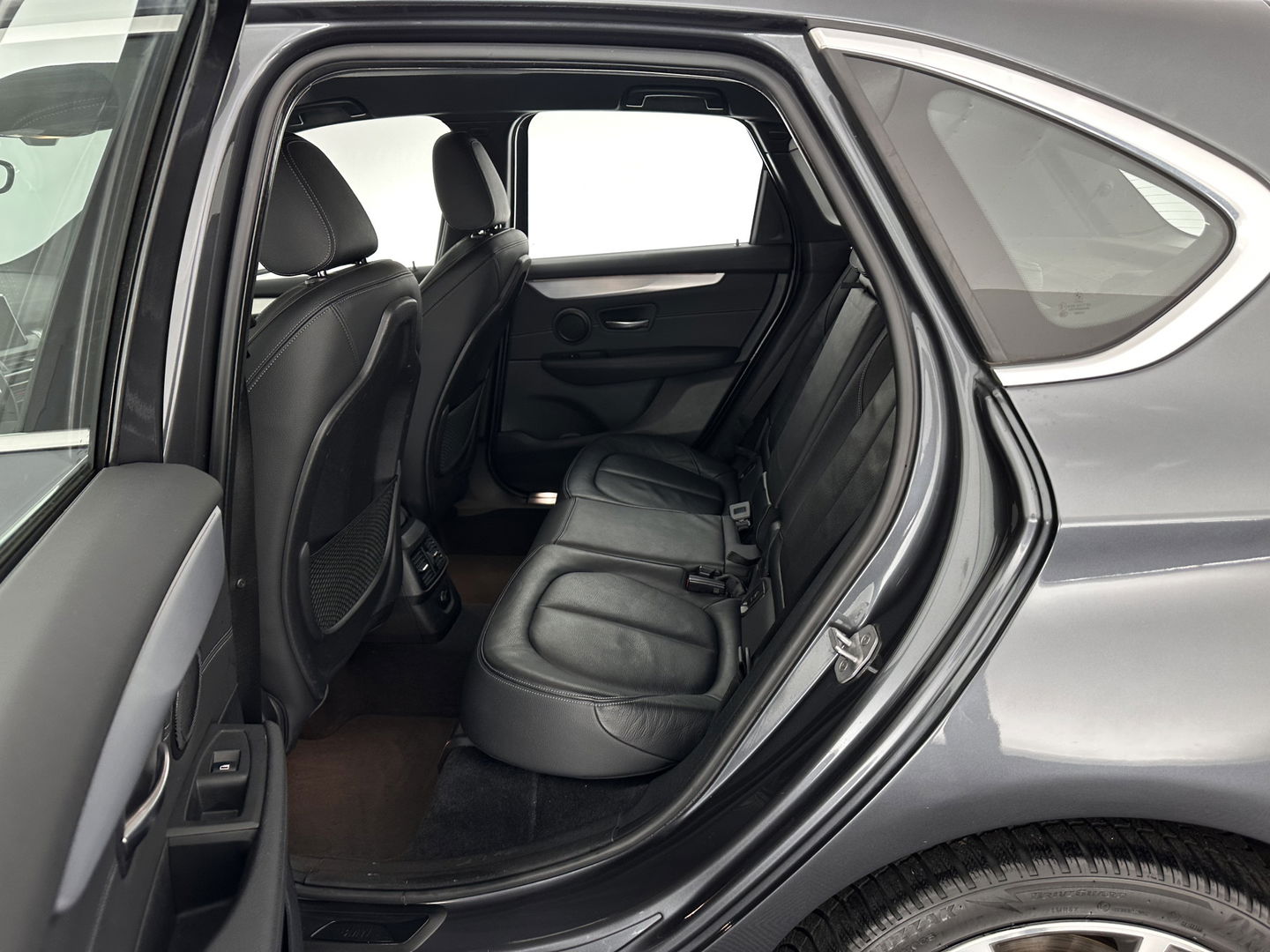 BMW 2 Serie Active Tourer 216d Corporate Lease High Executive Aut. *HEAD-UP | LEATHER | FULL-LED | HEATED-COMFORTSEATS | NAVI-FULLMAP | ECC | PDC | CRUISE | 18''ALU*