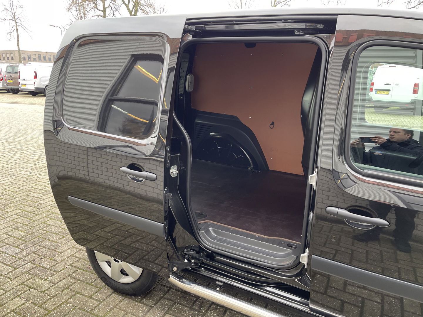 Renault Kangoo 1.5 Blue dCi 95 Work Edition / vaste prijs rijklaar € 13.950 ex btw / bpm vrij / euro 6 / 12.515 km NAP! / 6 versnellingen / trekhaak / airco / cruise / zwart metallic