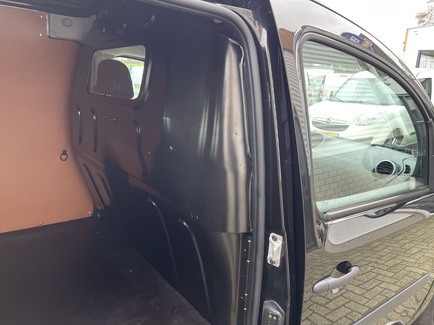 Renault Kangoo 1.5 Blue dCi 95 Work Edition / vaste prijs rijklaar € 13.950 ex btw / bpm vrij / euro 6 / 12.515 km NAP! / 6 versnellingen / trekhaak / airco / cruise / zwart metallic