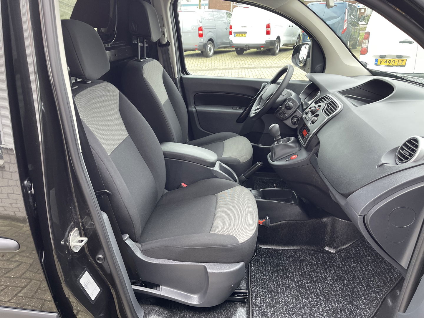 Renault Kangoo 1.5 Blue dCi 95 Work Edition / vaste prijs rijklaar € 13.950 ex btw / bpm vrij / euro 6 / 12.515 km NAP! / 6 versnellingen / trekhaak / airco / cruise / zwart metallic