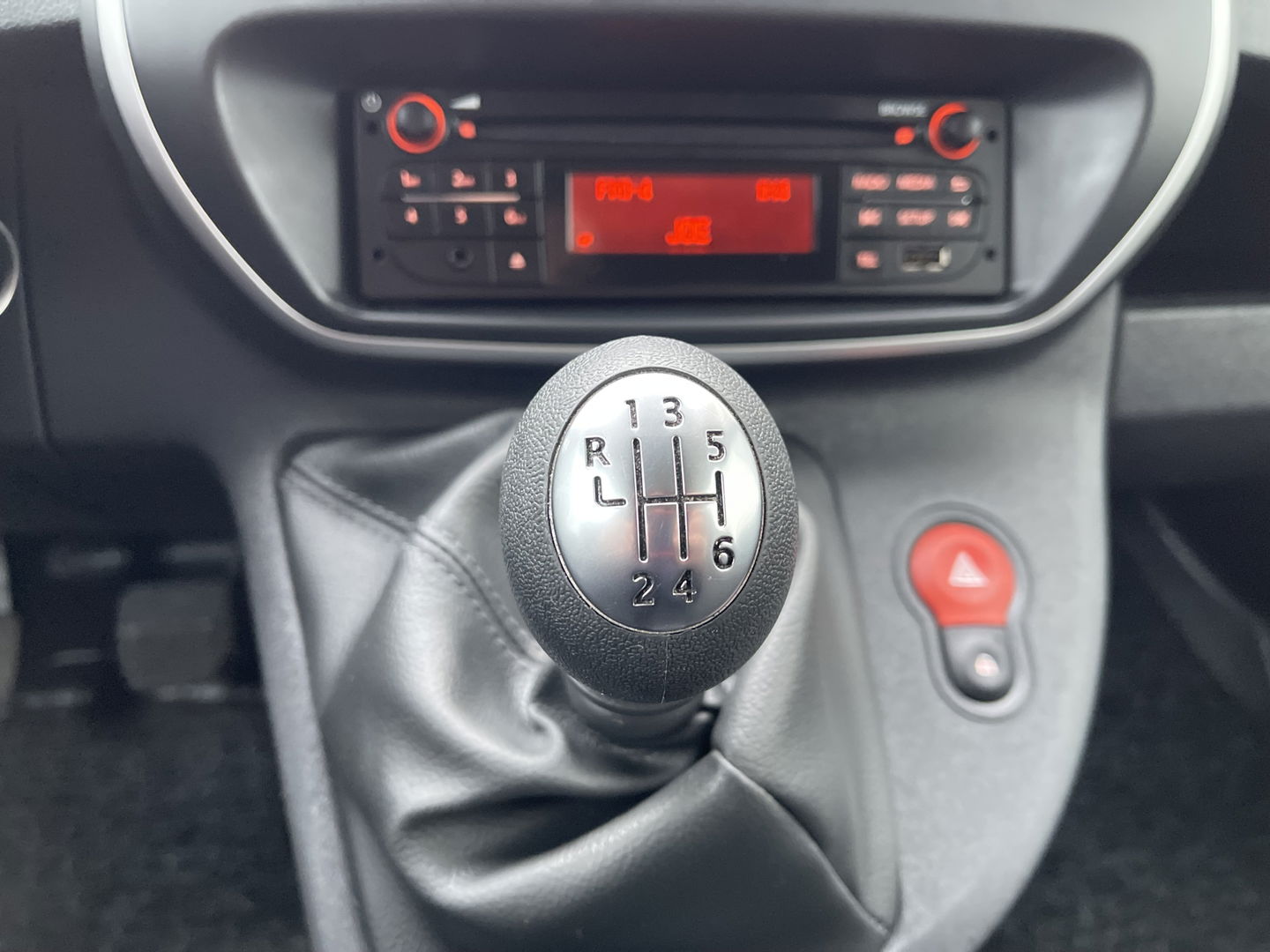 Renault Kangoo 1.5 Blue dCi 95 Work Edition / vaste prijs rijklaar € 13.950 ex btw / bpm vrij / euro 6 / 12.515 km NAP! / 6 versnellingen / trekhaak / airco / cruise / zwart metallic