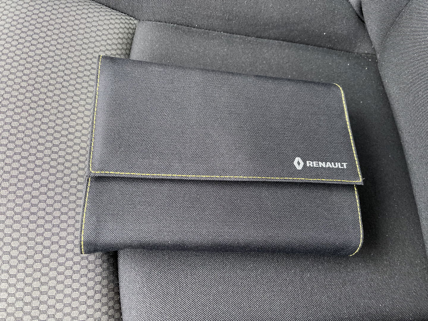 Renault Kangoo 1.5 Blue dCi 95 Work Edition / vaste prijs rijklaar € 13.950 ex btw / bpm vrij / euro 6 / 12.515 km NAP! / 6 versnellingen / trekhaak / airco / cruise / zwart metallic