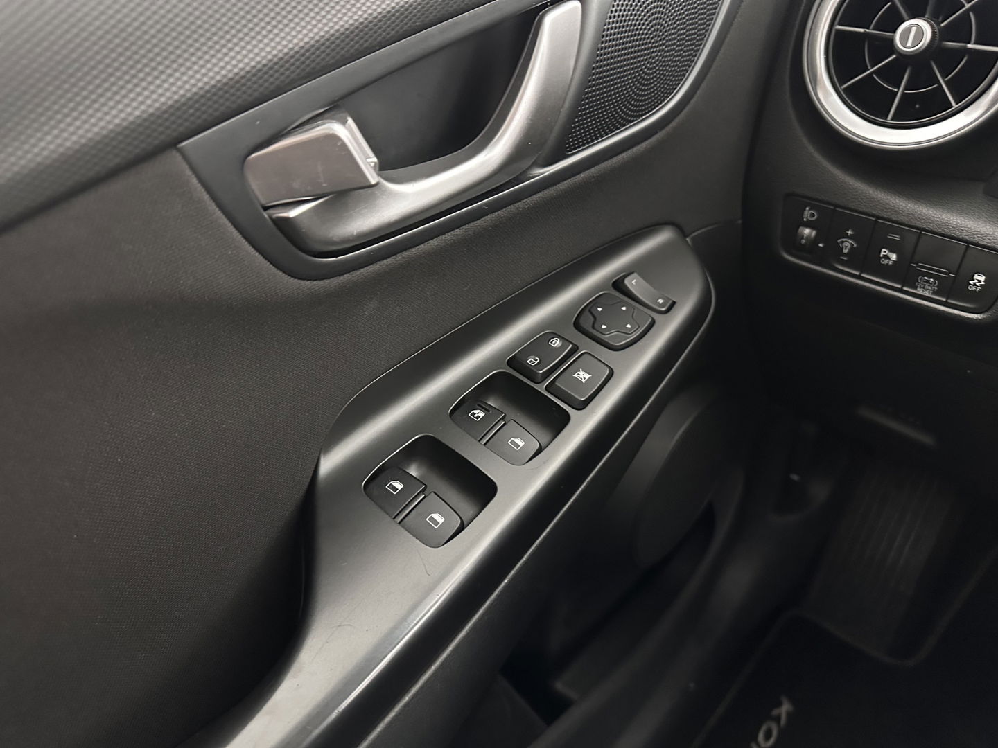 Hyundai KONA 1.6 GDI HEV Comfort Smart (INCL.BTW) (INCL-BTW) Aut. *NAVI-FULLMAP | DIGI-COCKPIT | ADAPTIVE-CRUISE | | KEYLESS | CAMERA | HEAD-UP | SHIFT-PADDLES | DAB | COMFORT-SEATS | 16 "ALU*