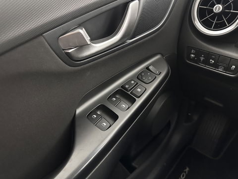 Hyundai KONA 1.6 GDI HEV Comfort Smart (INCL.BTW) (INCL-BTW) Aut. *NAVI-FULLMAP | DIGI-COCKPIT | ADAPTIVE-CRUISE | | KEYLESS | CAMERA | HEAD-UP | SHIFT-PADDLES | DAB | COMFORT-SEATS | 16 "ALU*