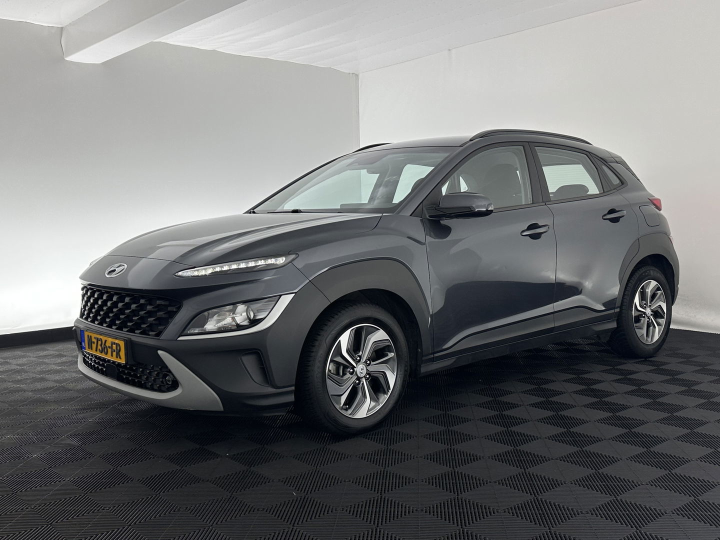 Hyundai KONA 1.6 GDI HEV Comfort Smart (INCL.BTW) (INCL-BTW) Aut. *NAVI-FULLMAP | DIGI-COCKPIT | ADAPTIVE-CRUISE | | KEYLESS | CAMERA | HEAD-UP | SHIFT-PADDLES | DAB | COMFORT-SEATS | 16 "ALU*