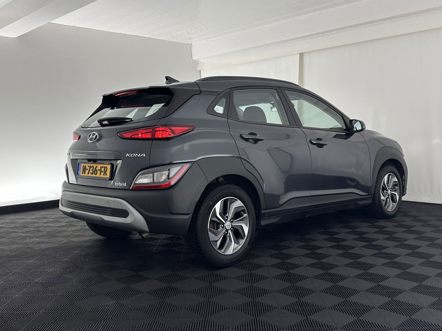 Hyundai KONA 1.6 GDI HEV Comfort Smart (INCL.BTW) (INCL-BTW) Aut. *NAVI-FULLMAP | DIGI-COCKPIT | ADAPTIVE-CRUISE | | KEYLESS | CAMERA | HEAD-UP | SHIFT-PADDLES | DAB | COMFORT-SEATS | 16 "ALU*