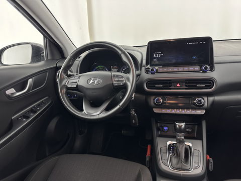 Hyundai KONA 1.6 GDI HEV Comfort Smart (INCL.BTW) (INCL-BTW) Aut. *NAVI-FULLMAP | DIGI-COCKPIT | ADAPTIVE-CRUISE | | KEYLESS | CAMERA | HEAD-UP | SHIFT-PADDLES | DAB | COMFORT-SEATS | 16 "ALU*