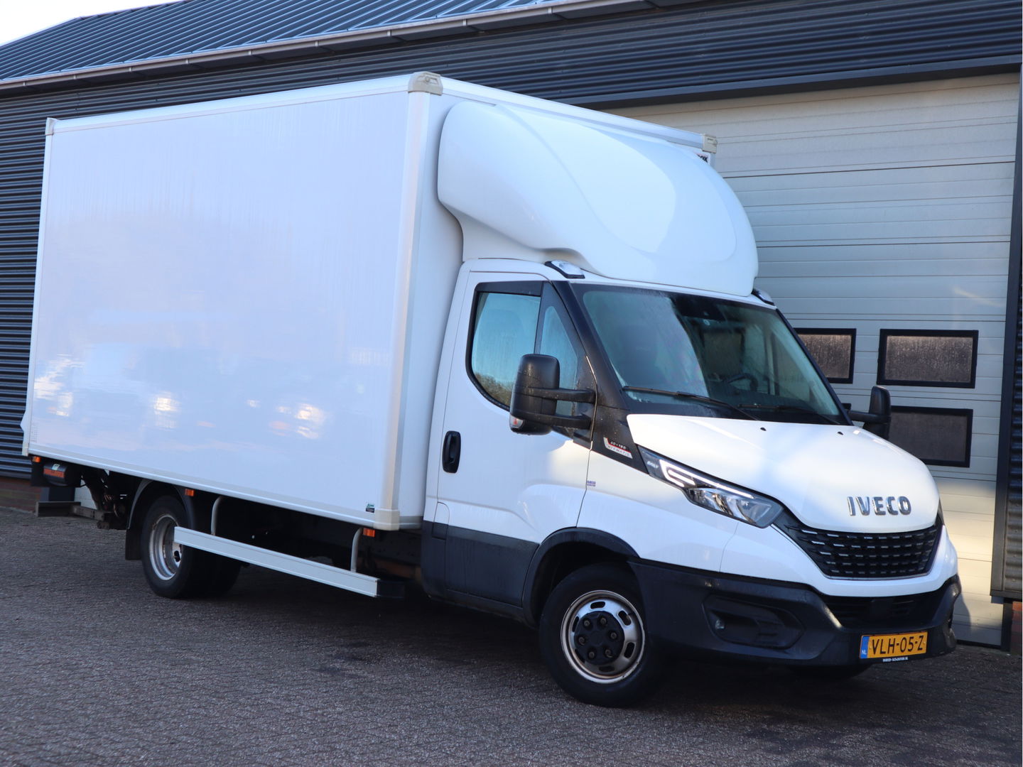Iveco Daily 40C18 3.0 Hi-Matic Automaat Euro 6 Bakwagen - Laadklep - Cruise