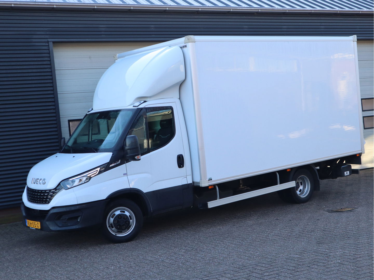 Iveco Daily 40C18 3.0 Hi-Matic Automaat Euro 6 Bakwagen - Laadklep - Cruise