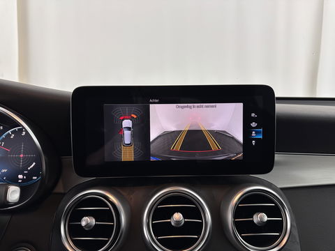 Mercedes-Benz GLC 300de 4MATIC Business Solution AMG (INCL.BTW) *LEATHER-MICROFIBRE | FULL-LED | DIGI-COCKPIT | HEATED-SPORTSEATS | NAVI-FULLMAP | CAMERA | PRIVACY-GLASS | SHIFT-PADDLES | 19''ALU | TOWBAR*