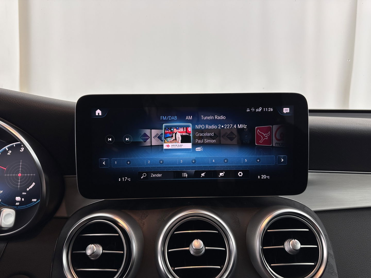 Mercedes-Benz GLC 300de 4MATIC Business Solution AMG (INCL.BTW) *LEATHER-MICROFIBRE | FULL-LED | DIGI-COCKPIT | HEATED-SPORTSEATS | NAVI-FULLMAP | CAMERA | PRIVACY-GLASS | SHIFT-PADDLES | 19''ALU | TOWBAR*