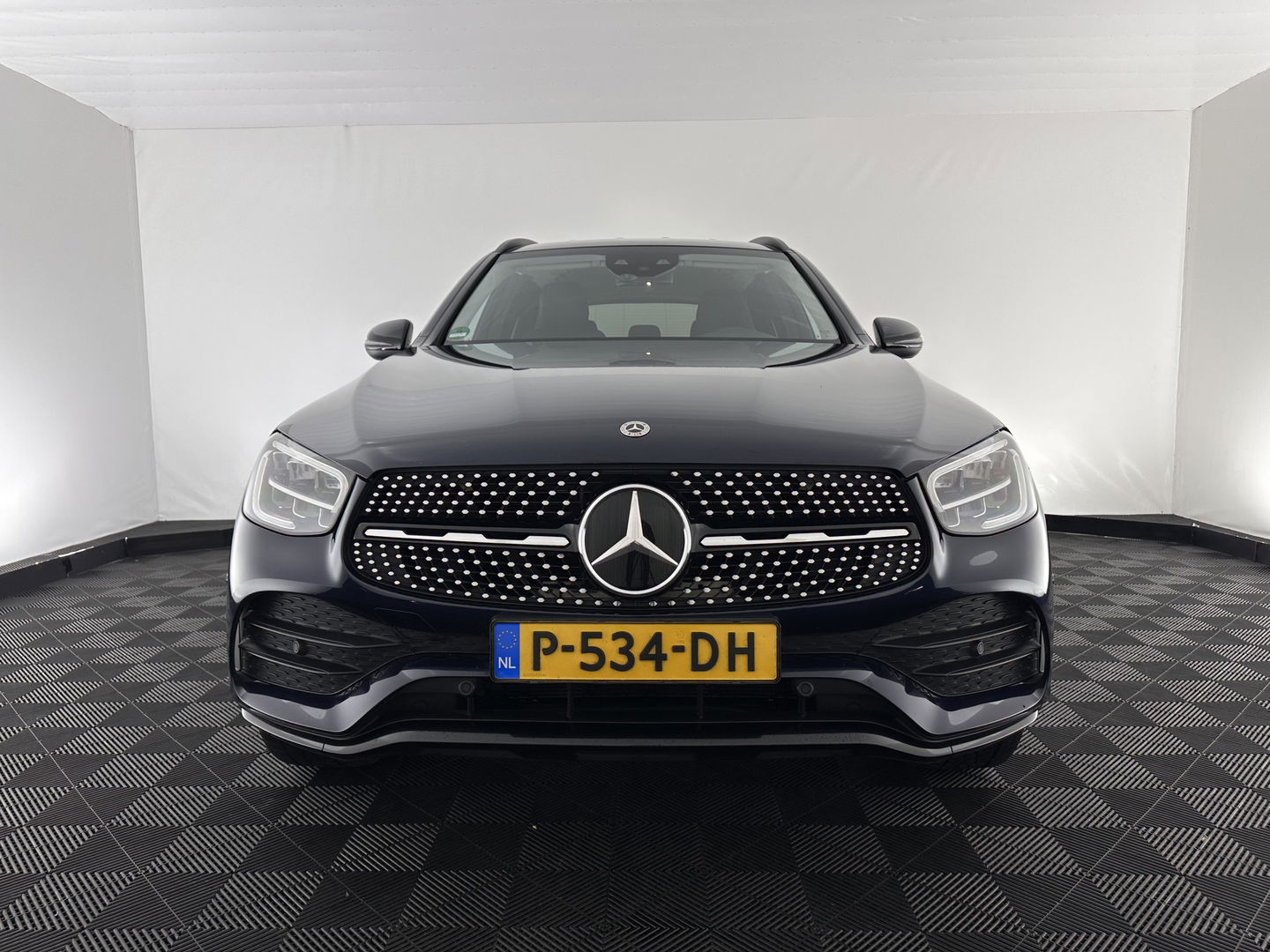 Mercedes-Benz GLC 300de 4MATIC Business Solution AMG (INCL.BTW) *LEATHER-MICROFIBRE | FULL-LED | DIGI-COCKPIT | HEATED-SPORTSEATS | NAVI-FULLMAP | CAMERA | PRIVACY-GLASS | SHIFT-PADDLES | 19''ALU | TOWBAR*