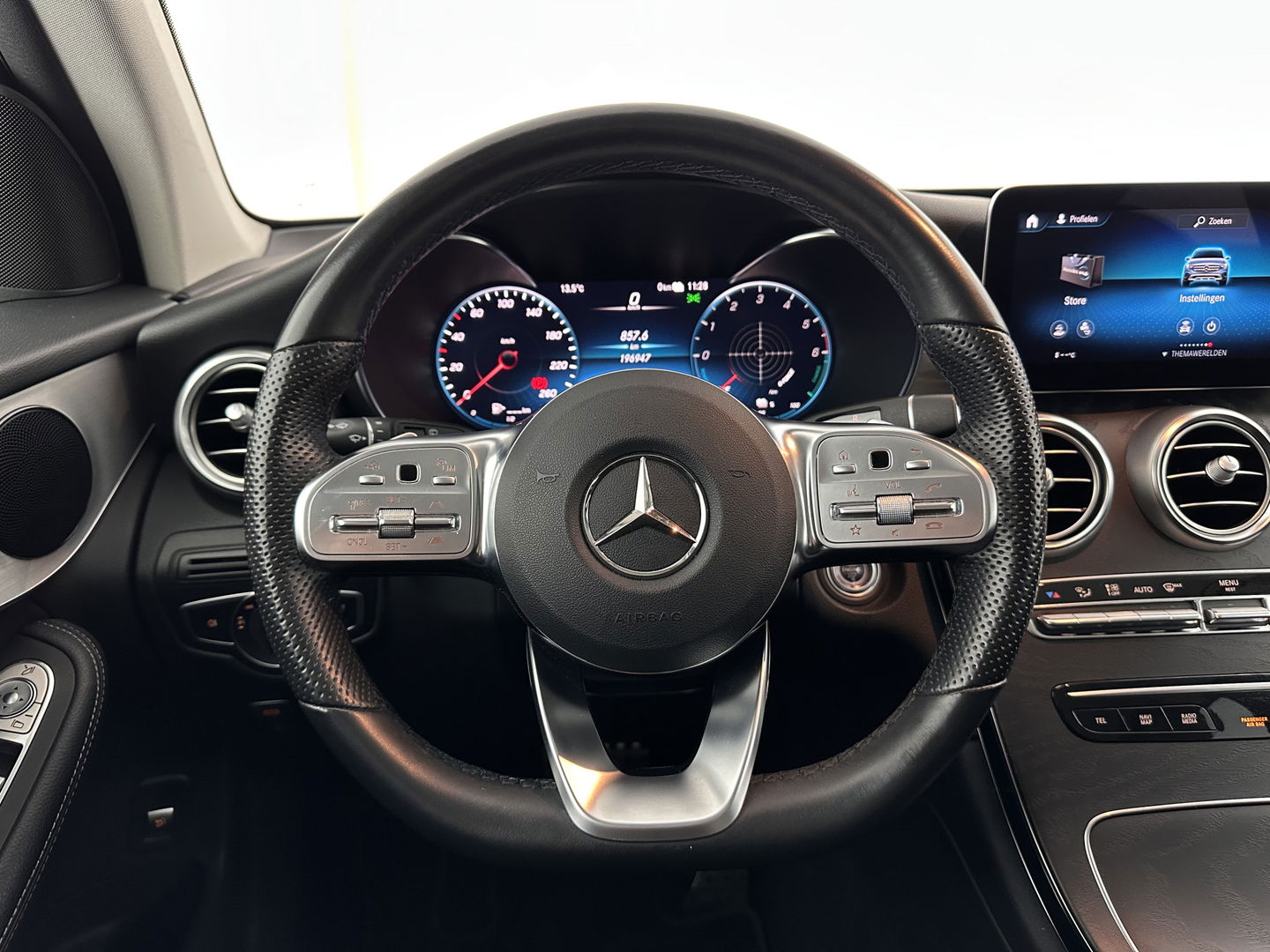 Mercedes-Benz GLC 300de 4MATIC Business Solution AMG (INCL.BTW) *LEATHER-MICROFIBRE | FULL-LED | DIGI-COCKPIT | HEATED-SPORTSEATS | NAVI-FULLMAP | CAMERA | PRIVACY-GLASS | SHIFT-PADDLES | 19''ALU | TOWBAR*