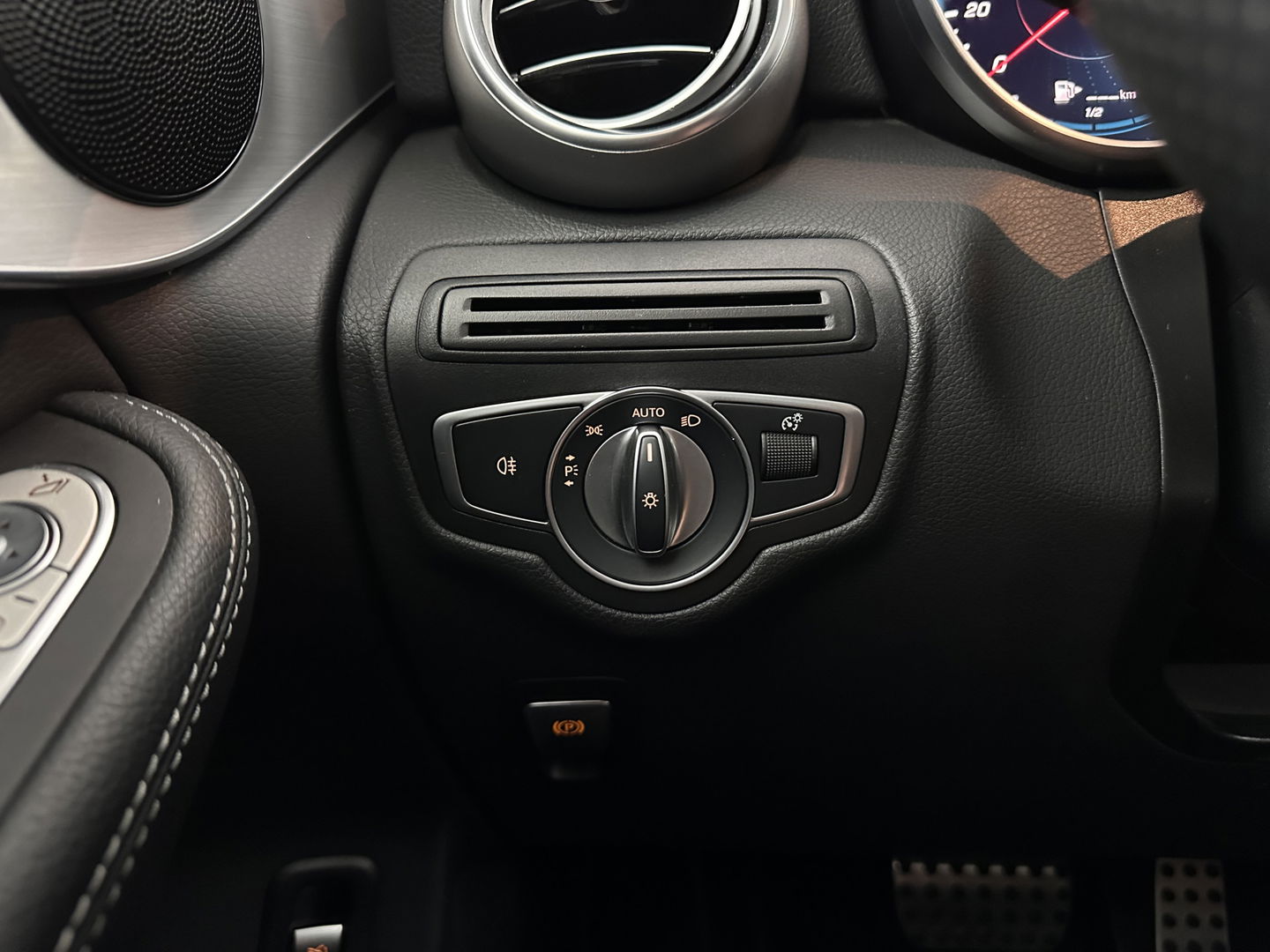 Mercedes-Benz GLC 300de 4MATIC Business Solution AMG (INCL.BTW) *LEATHER-MICROFIBRE | FULL-LED | DIGI-COCKPIT | HEATED-SPORTSEATS | NAVI-FULLMAP | CAMERA | PRIVACY-GLASS | SHIFT-PADDLES | 19''ALU | TOWBAR*