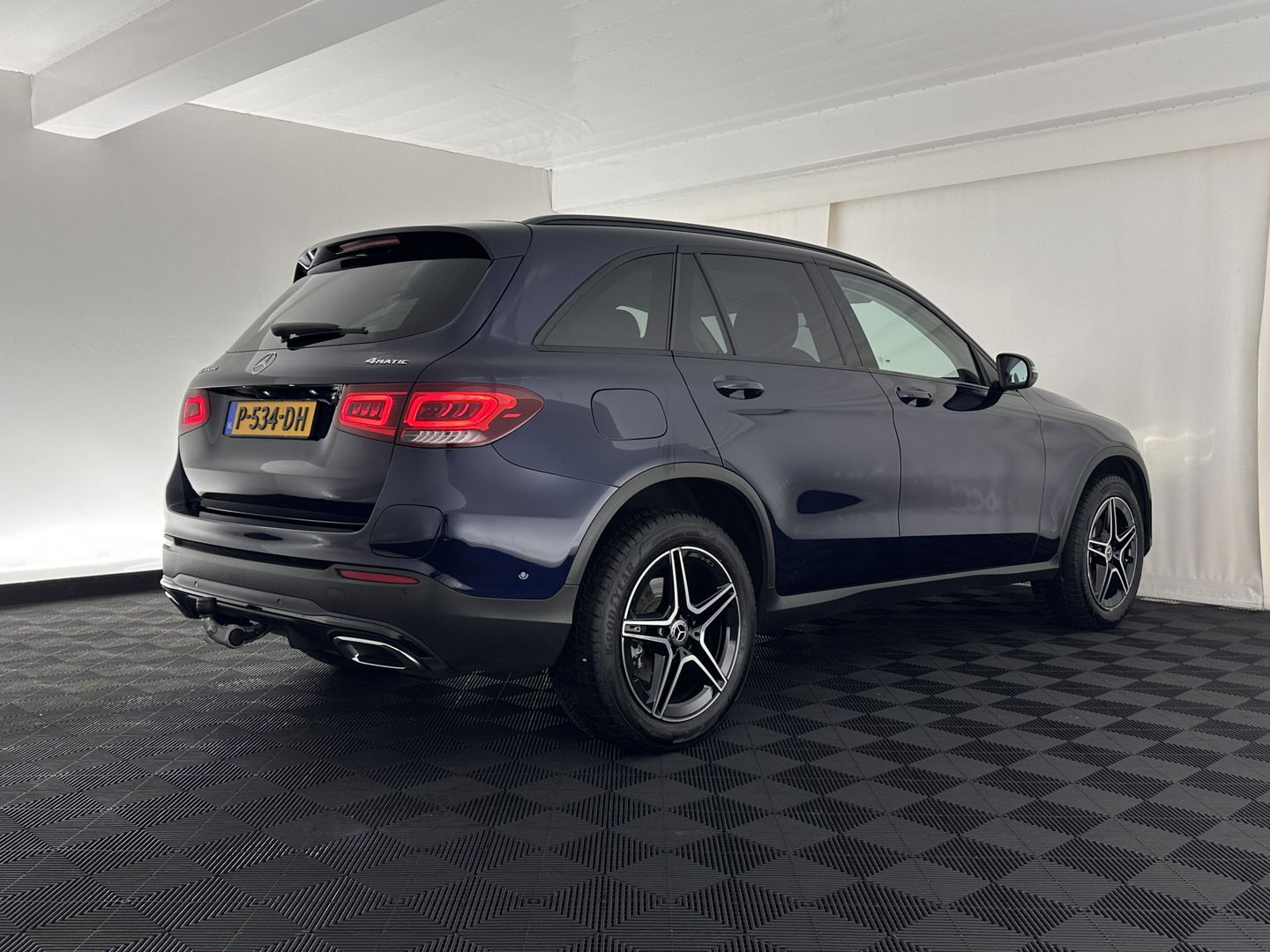 Mercedes-Benz GLC 300de 4MATIC Business Solution AMG (INCL.BTW) *LEATHER-MICROFIBRE | FULL-LED | DIGI-COCKPIT | HEATED-SPORTSEATS | NAVI-FULLMAP | CAMERA | PRIVACY-GLASS | SHIFT-PADDLES | 19''ALU | TOWBAR*