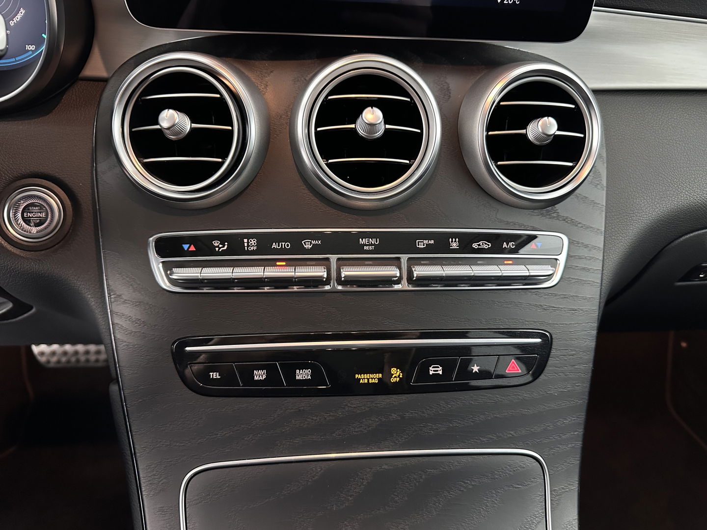 Mercedes-Benz GLC 300de 4MATIC Business Solution AMG (INCL.BTW) *LEATHER-MICROFIBRE | FULL-LED | DIGI-COCKPIT | HEATED-SPORTSEATS | NAVI-FULLMAP | CAMERA | PRIVACY-GLASS | SHIFT-PADDLES | 19''ALU | TOWBAR*