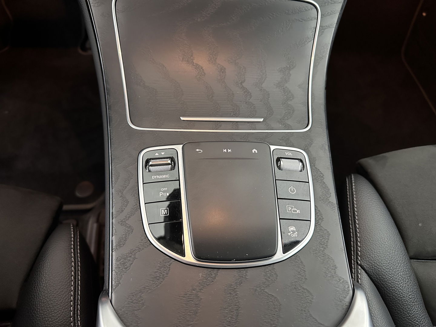 Mercedes-Benz GLC 300de 4MATIC Business Solution AMG (INCL.BTW) *LEATHER-MICROFIBRE | FULL-LED | DIGI-COCKPIT | HEATED-SPORTSEATS | NAVI-FULLMAP | CAMERA | PRIVACY-GLASS | SHIFT-PADDLES | 19''ALU | TOWBAR*