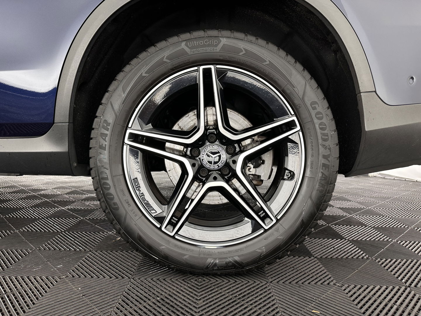 Mercedes-Benz GLC 300de 4MATIC Business Solution AMG (INCL.BTW) *LEATHER-MICROFIBRE | FULL-LED | DIGI-COCKPIT | HEATED-SPORTSEATS | NAVI-FULLMAP | CAMERA | PRIVACY-GLASS | SHIFT-PADDLES | 19''ALU | TOWBAR*