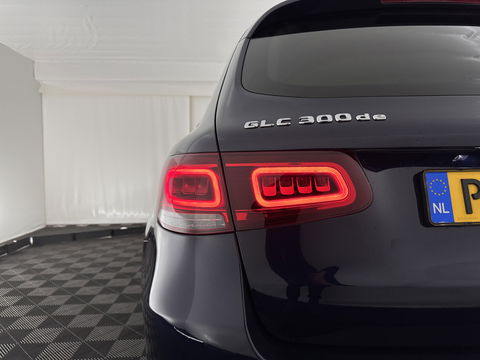 Mercedes-Benz GLC 300de 4MATIC Business Solution AMG (INCL.BTW) *LEATHER-MICROFIBRE | FULL-LED | DIGI-COCKPIT | HEATED-SPORTSEATS | NAVI-FULLMAP | CAMERA | PRIVACY-GLASS | SHIFT-PADDLES | 19''ALU | TOWBAR*