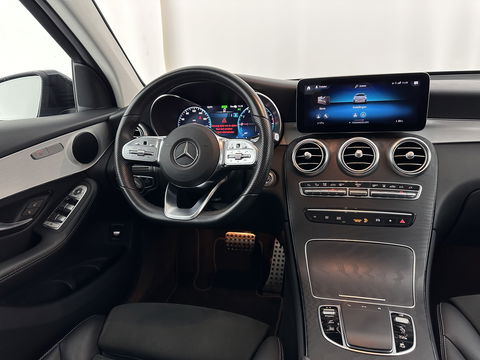 Mercedes-Benz GLC 300de 4MATIC Business Solution AMG (INCL.BTW) *LEATHER-MICROFIBRE | FULL-LED | DIGI-COCKPIT | HEATED-SPORTSEATS | NAVI-FULLMAP | CAMERA | PRIVACY-GLASS | SHIFT-PADDLES | 19''ALU | TOWBAR*