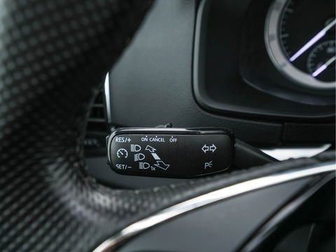 Škoda Karoq 1.5 TSI ACT Business Edition Plus (INCL-BTW) Aut. *PANO | FULL-LED | CANTON-AUDIO | COMFORTSEATS | DAB+ | CAMERA | NAVI-FULLMAP | KEYLESS | PRIVACY-GLASS | ECC | AMBIENTLIGHT | PDC | CRUISE | TOWBAR | 17''ALU*