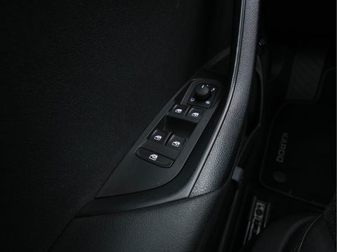 Škoda Karoq 1.5 TSI ACT Business Edition Plus (INCL-BTW) Aut. *PANO | FULL-LED | CANTON-AUDIO | COMFORTSEATS | DAB+ | CAMERA | NAVI-FULLMAP | KEYLESS | PRIVACY-GLASS | ECC | AMBIENTLIGHT | PDC | CRUISE | TOWBAR | 17''ALU*