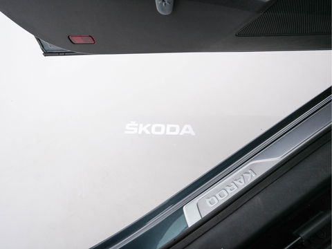 Škoda Karoq 1.5 TSI ACT Business Edition Plus (INCL-BTW) Aut. *PANO | FULL-LED | CANTON-AUDIO | COMFORTSEATS | DAB+ | CAMERA | NAVI-FULLMAP | KEYLESS | PRIVACY-GLASS | ECC | AMBIENTLIGHT | PDC | CRUISE | TOWBAR | 17''ALU*