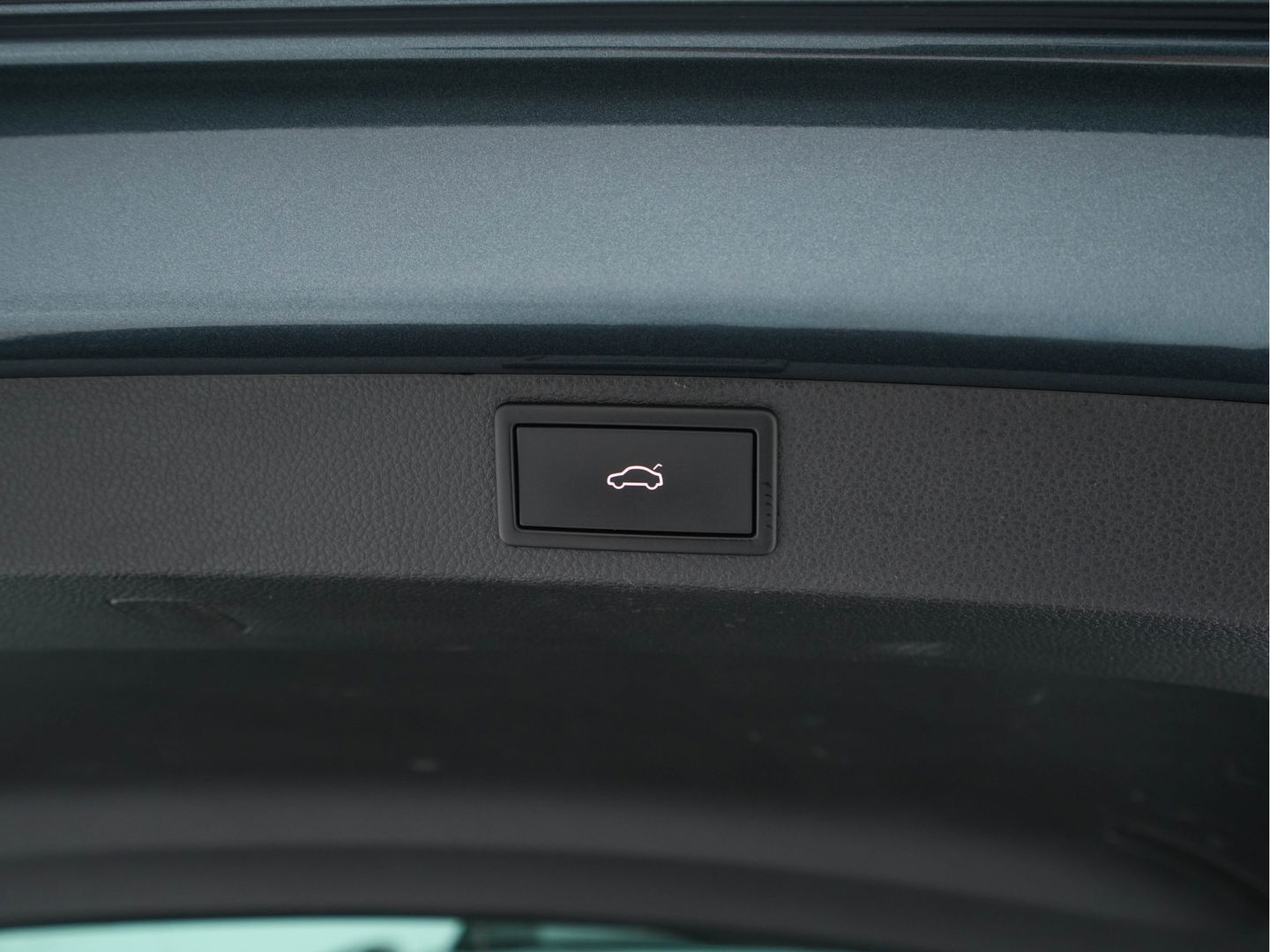 Škoda Karoq 1.5 TSI ACT Business Edition Plus (INCL-BTW) Aut. *PANO | FULL-LED | CANTON-AUDIO | COMFORTSEATS | DAB+ | CAMERA | NAVI-FULLMAP | KEYLESS | PRIVACY-GLASS | ECC | AMBIENTLIGHT | PDC | CRUISE | TOWBAR | 17''ALU*