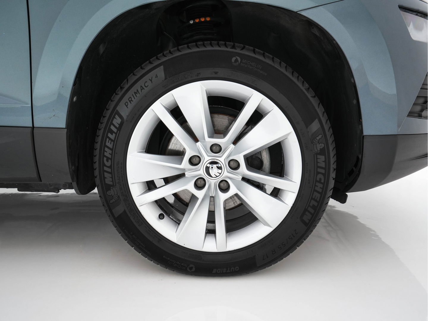 Škoda Karoq 1.5 TSI ACT Business Edition Plus (INCL-BTW) Aut. *PANO | FULL-LED | CANTON-AUDIO | COMFORTSEATS | DAB+ | CAMERA | NAVI-FULLMAP | KEYLESS | PRIVACY-GLASS | ECC | AMBIENTLIGHT | PDC | CRUISE | TOWBAR | 17''ALU*