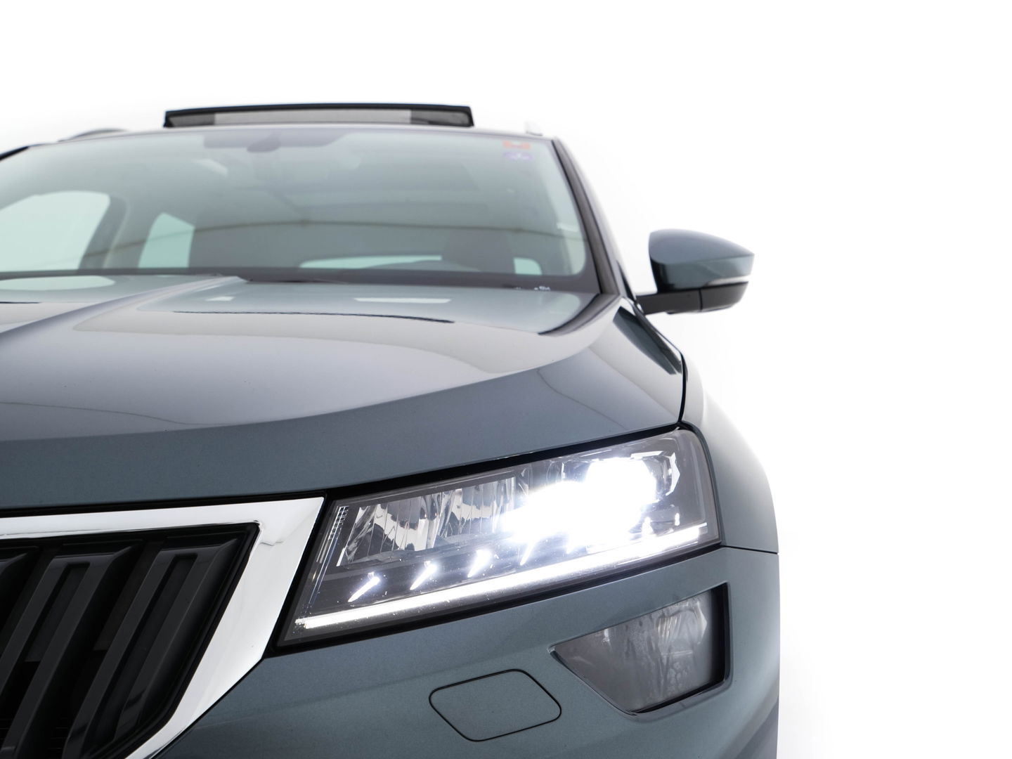 Škoda Karoq 1.5 TSI ACT Business Edition Plus (INCL-BTW) Aut. *PANO | FULL-LED | CANTON-AUDIO | COMFORTSEATS | DAB+ | CAMERA | NAVI-FULLMAP | KEYLESS | PRIVACY-GLASS | ECC | AMBIENTLIGHT | PDC | CRUISE | TOWBAR | 17''ALU*