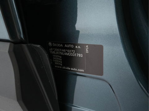 Škoda Karoq 1.5 TSI ACT Business Edition Plus (INCL-BTW) Aut. *PANO | FULL-LED | CANTON-AUDIO | COMFORTSEATS | DAB+ | CAMERA | NAVI-FULLMAP | KEYLESS | PRIVACY-GLASS | ECC | AMBIENTLIGHT | PDC | CRUISE | TOWBAR | 17''ALU*