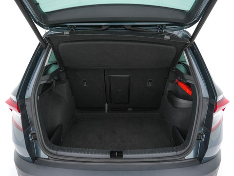 Škoda Karoq 1.5 TSI ACT Business Edition Plus (INCL-BTW) Aut. *PANO | FULL-LED | CANTON-AUDIO | COMFORTSEATS | DAB+ | CAMERA | NAVI-FULLMAP | KEYLESS | PRIVACY-GLASS | ECC | AMBIENTLIGHT | PDC | CRUISE | TOWBAR | 17''ALU*