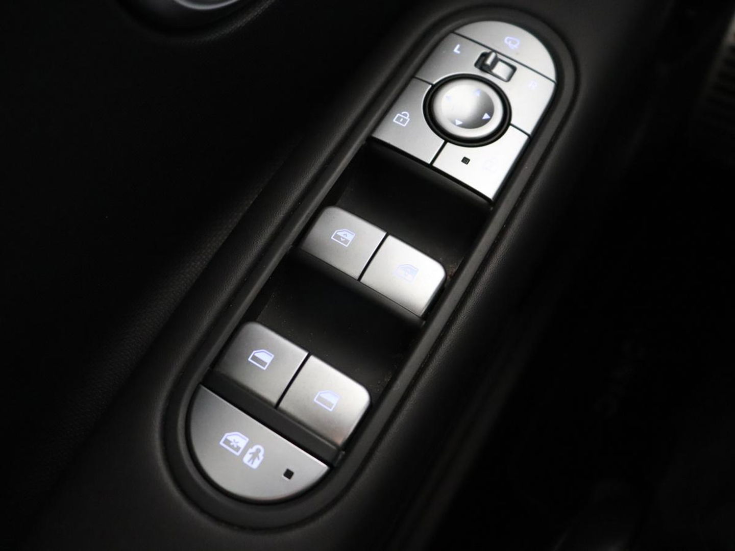 Hyundai IONIQ 5 Connect 73kWh | Trekhaak | Stoel & stuurverwarming | Half leder | Adaptive cruise | Carplay | 19'' | Keyless | Camera | Navigatie | Vehicle-to-load | Parkeerhulp