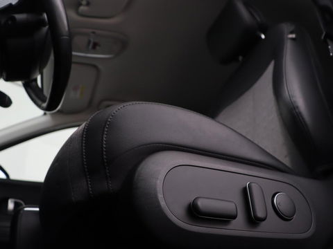 Hyundai IONIQ 5 Connect 73kWh | Trekhaak | Stoel & stuurverwarming | Half leder | Adaptive cruise | Carplay | 19'' | Keyless | Camera | Navigatie | Vehicle-to-load | Parkeerhulp