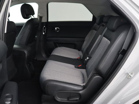 Hyundai IONIQ 5 Connect 73kWh | Trekhaak | Stoel & stuurverwarming | Half leder | Adaptive cruise | Carplay | 19'' | Keyless | Camera | Navigatie | Vehicle-to-load | Parkeerhulp