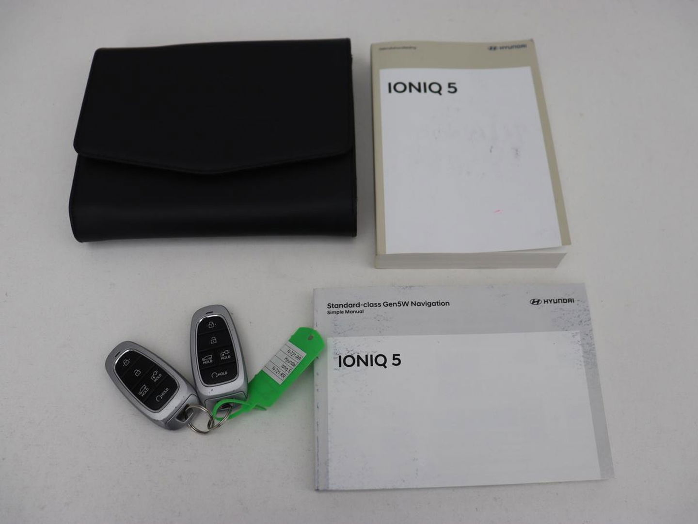 Hyundai IONIQ 5 Connect 73kWh | Trekhaak | Stoel & stuurverwarming | Half leder | Adaptive cruise | Carplay | 19'' | Keyless | Camera | Navigatie | Vehicle-to-load | Parkeerhulp