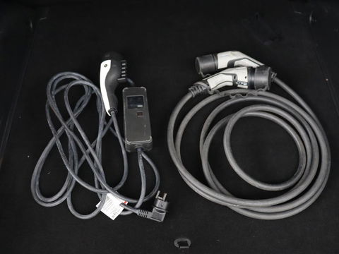 Hyundai IONIQ 5 Connect 73kWh | Trekhaak | Stoel & stuurverwarming | Half leder | Adaptive cruise | Carplay | 19'' | Keyless | Camera | Navigatie | Vehicle-to-load | Parkeerhulp