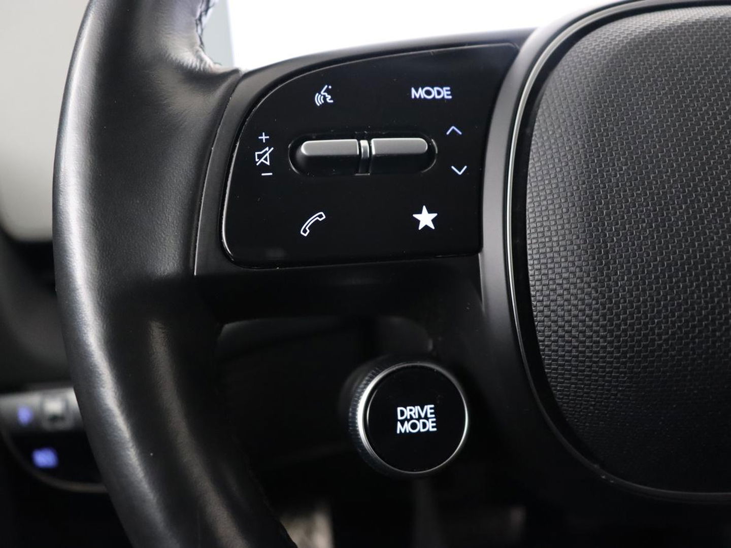 Hyundai IONIQ 5 Connect 73kWh | Trekhaak | Stoel & stuurverwarming | Half leder | Adaptive cruise | Carplay | 19'' | Keyless | Camera | Navigatie | Vehicle-to-load | Parkeerhulp