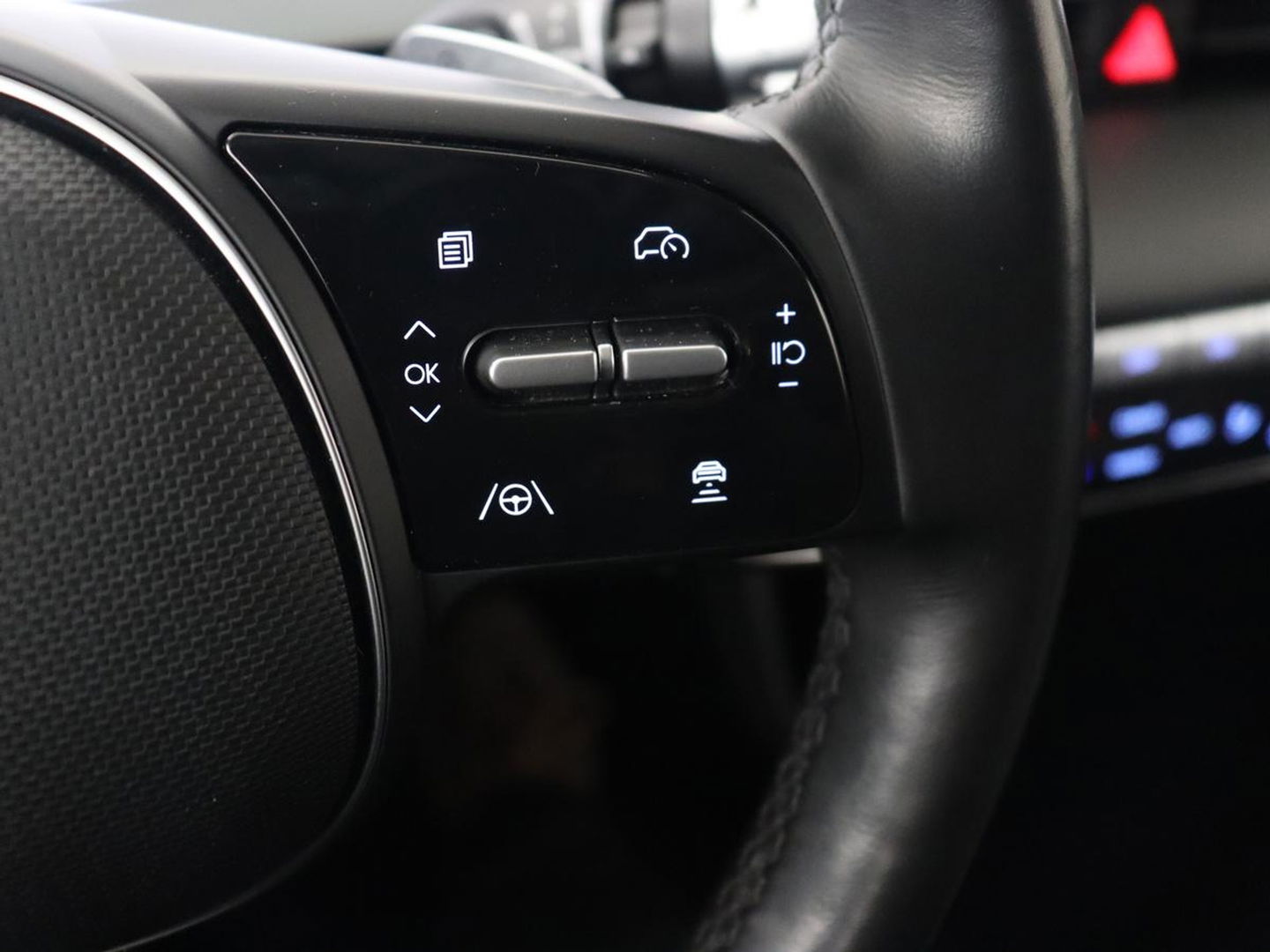 Hyundai IONIQ 5 Connect 73kWh | Trekhaak | Stoel & stuurverwarming | Half leder | Adaptive cruise | Carplay | 19'' | Keyless | Camera | Navigatie | Vehicle-to-load | Parkeerhulp